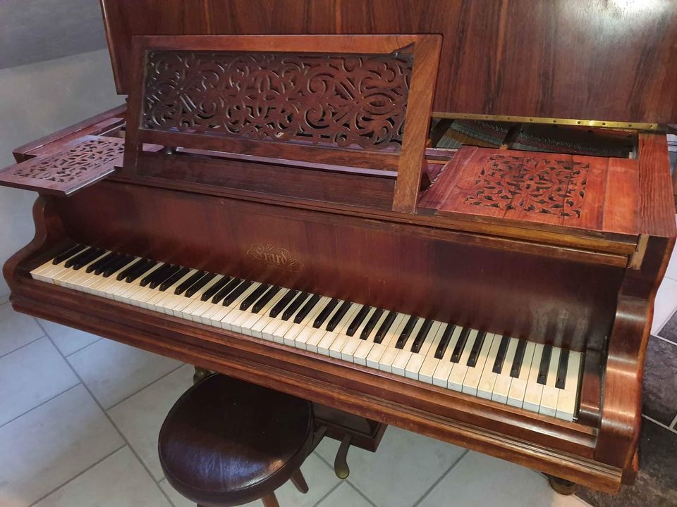 Piano ERARD demi-queue Num�rot� 690 Moyenmoutier (88)