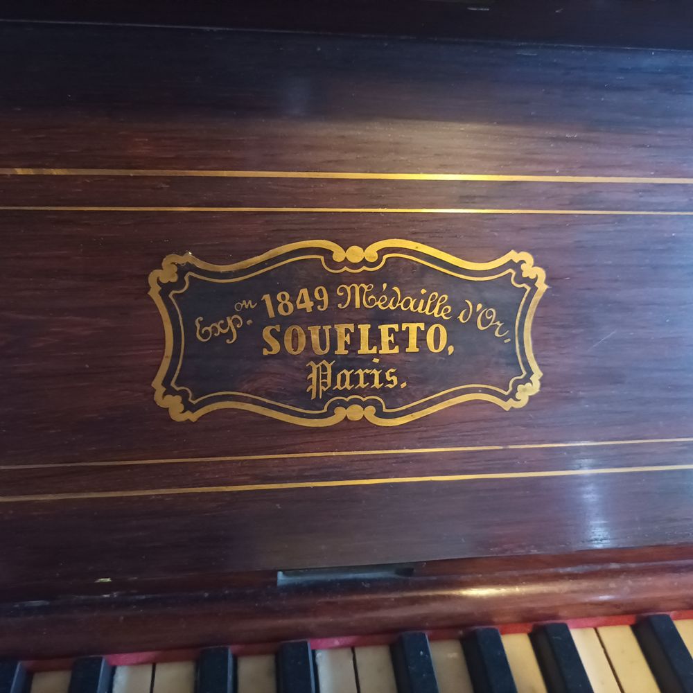 Piano m&eacute;daille d'or 1849 Instruments de musique