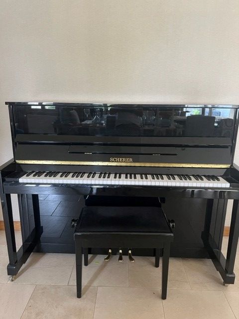 d'un piano noir laqu� Sherer parfait �tat 1500 Morigny-Champigny (91)