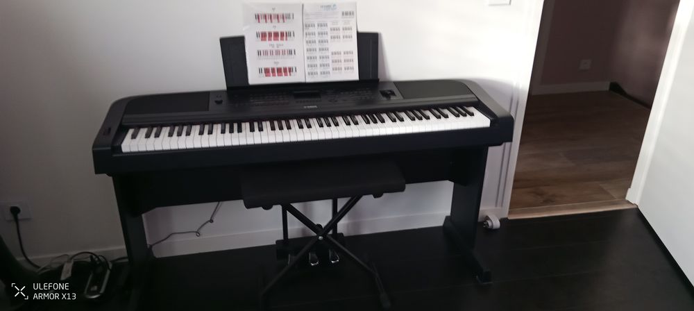 Piano num�rique arrangeur YAMAHA DGX 670 �tat comme neuf 0 Villeneuve-d'Ascq (59)