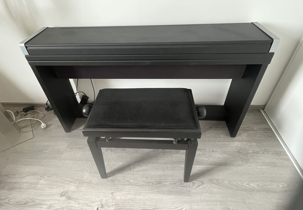 piano num�rique et banquette 590 Gu�rande (44)