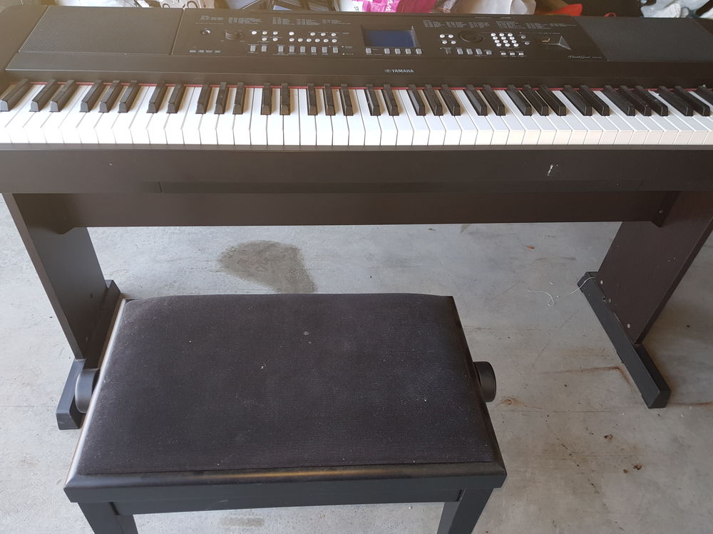 Piano num�rique yamaha DGX650 700 Eyragues (13)