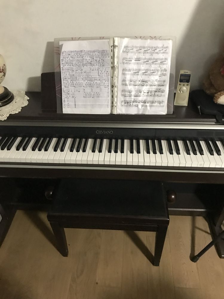 Piano occasion 560 Paris 3 (75)