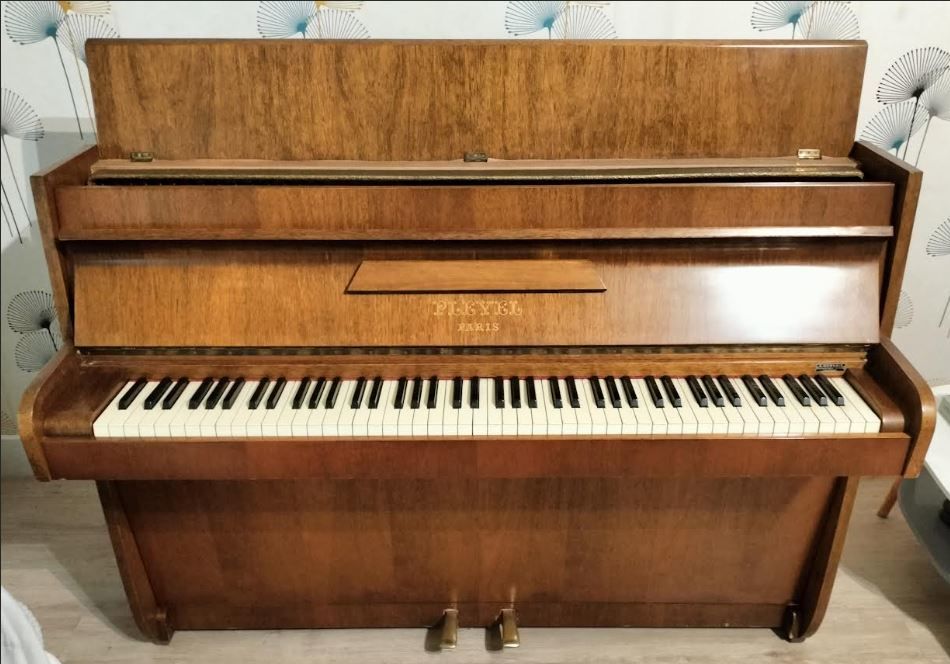 Piano Pleyel droit 0 N�mes (30)