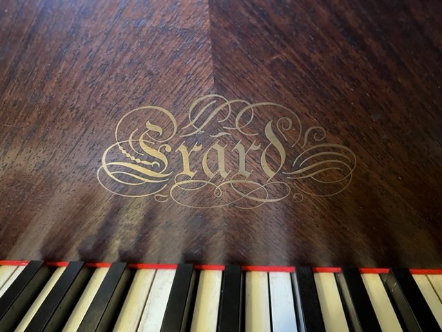 Piano 1/4 queue ERARD bois marquet� 900 Saint-Paulet-de-Caisson (30)