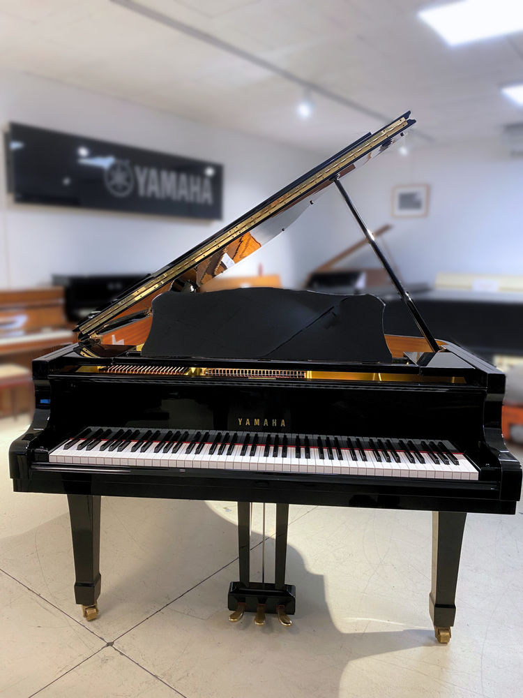 Piano 1/2 queue Yamaha C5 - Noir laqu� 17500 Toulouse (31)