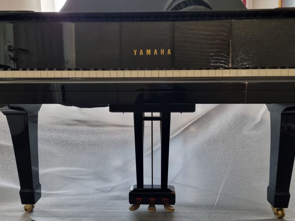 PIANO � DE QUEUE YAMAHA C2 NOIR LAQUE 13990 Morangis (91)