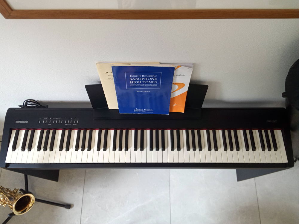 Piano Roland FP-30 + Stand + Housse
550 Carnoles (06)