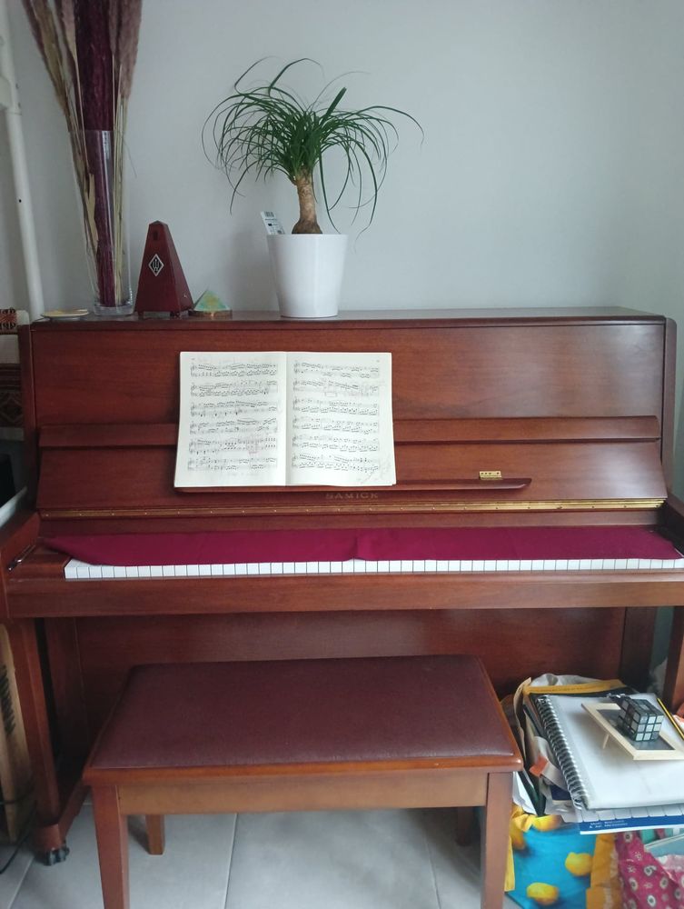 Piano samick JS 118 Instruments de musique