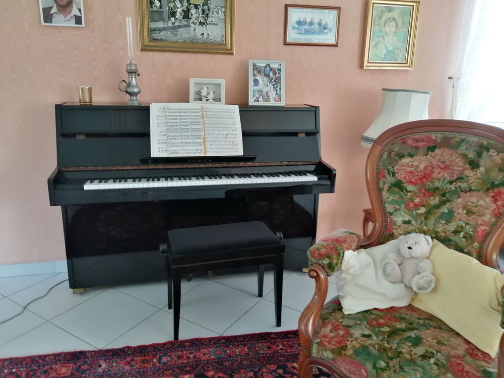 PIANO SAMICK 1100 Tarentaise (42)
