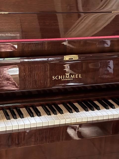 PIANO SCHIMMEL 4200 Aigues-Mortes (30)