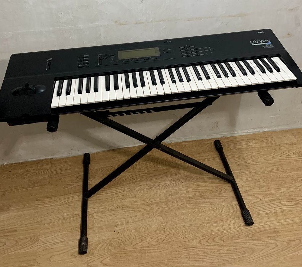 Piano Synthétiseur professionnel Korg 01W/FD 490 Saint-James (50)