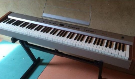 piano/synth�tiseur 300 La Rochelle (17)