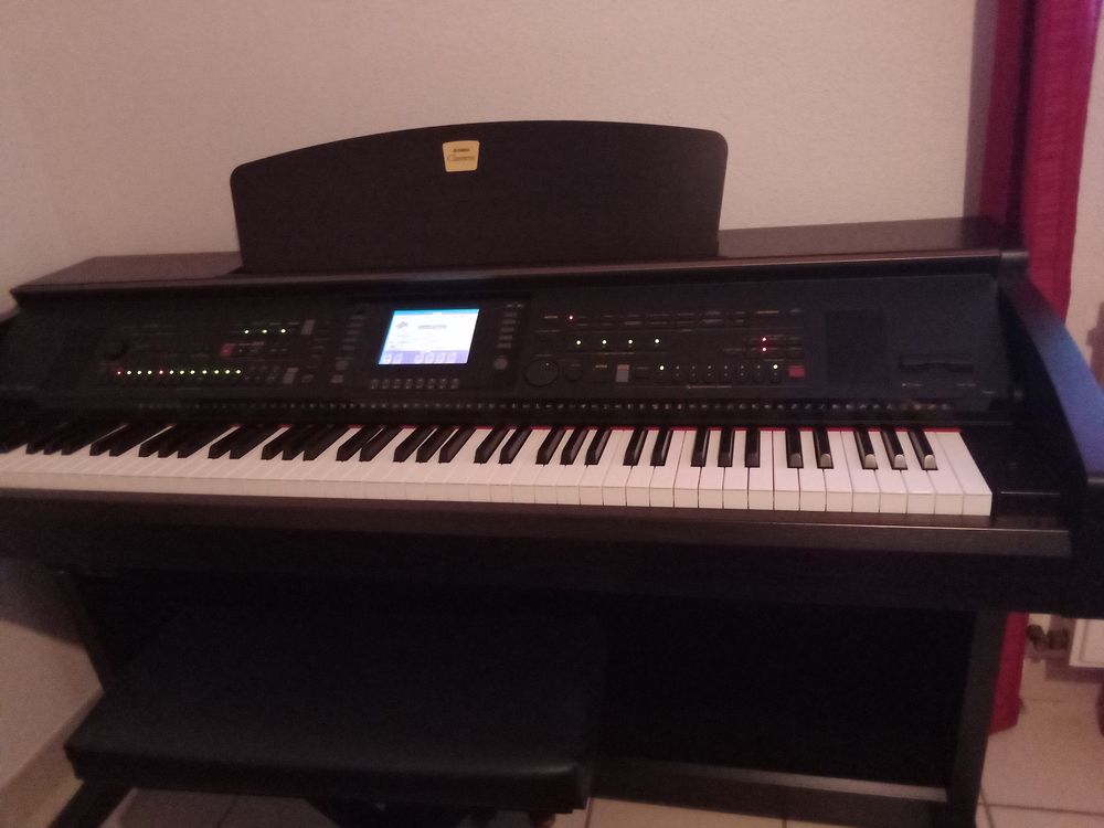 Piano Yamaha CVP303 1200 Laurac-en-Vivarais (07)