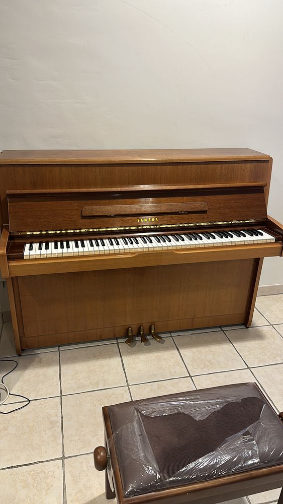 Piano Yamaha droit 1800 Miramas (13)