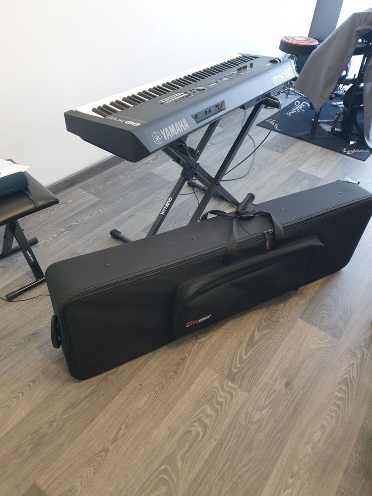 piano yamaha mx88 quasi neuf 550 La Fert�-sous-Jouarre (77)