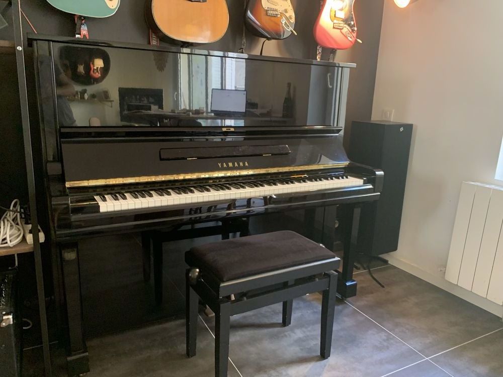 Piano YAMAHA U3 noir (Japon)
4300 Marseille 7 (13)