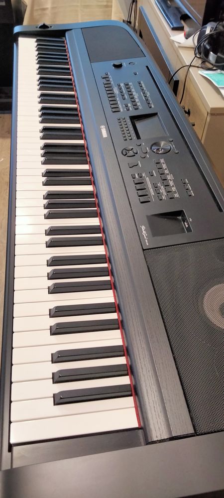 Piano Yamaha. 800 Baud (56)