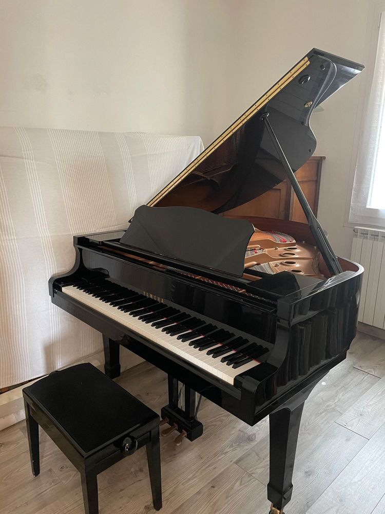 Piano YAMAHA C1 . 15000 Le Bar-sur-Loup (06)