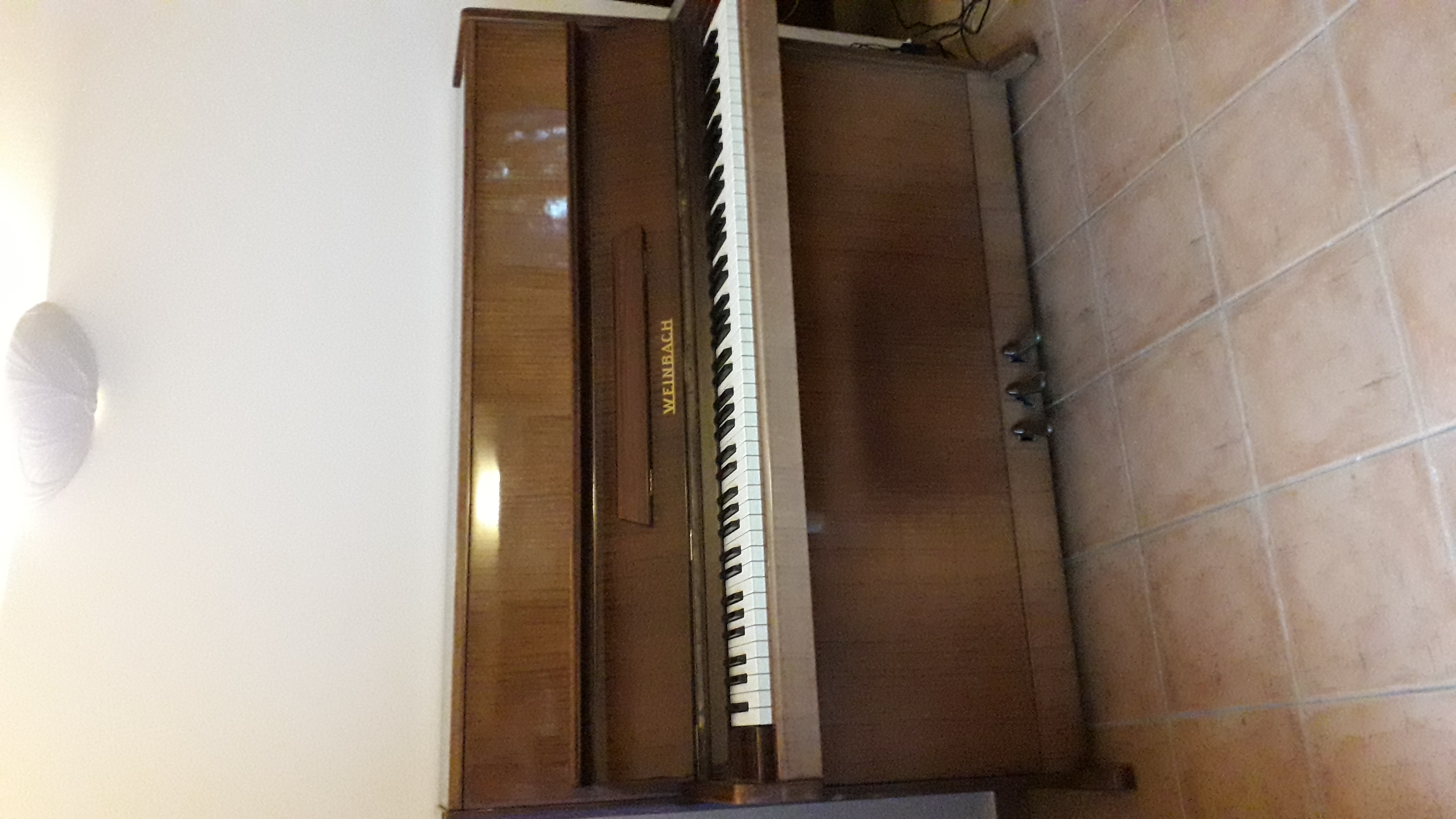 piano 600 Neuville-sur-Sa�ne (69)