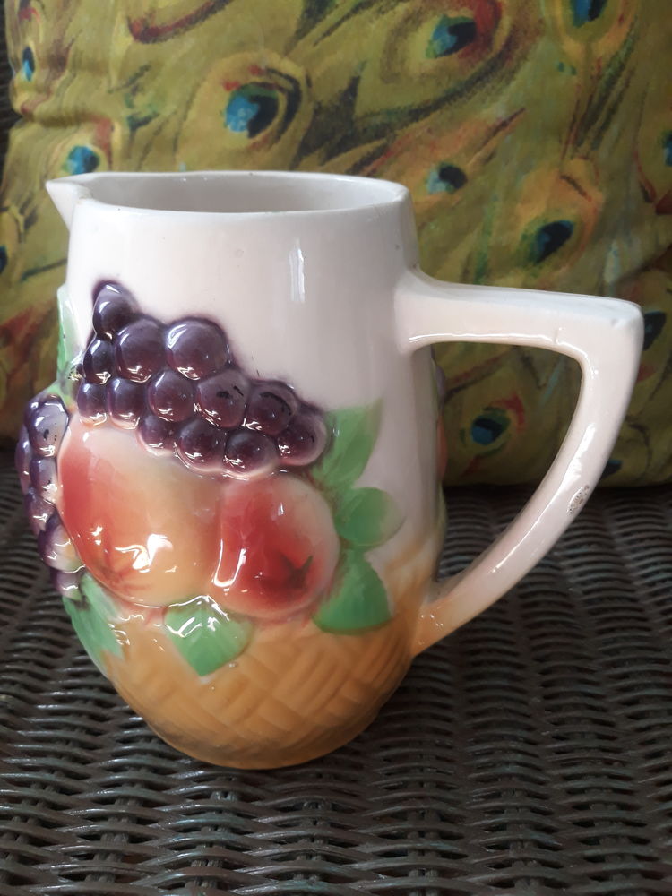 Pichet en barbotine St-Cl�ment. 13 Nancy (54)