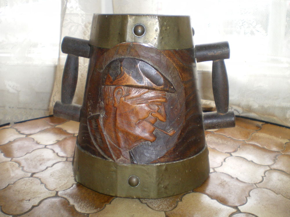 Pichet en bois � deux anses. 15 Caen (14)