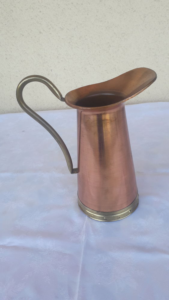 Pichet en cuivre
50 Salon-de-Provence (13)