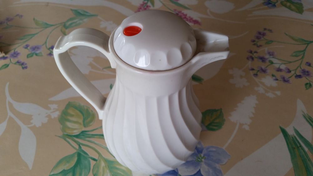 Pichet isotherme blanc 10 Paris 13 (75)