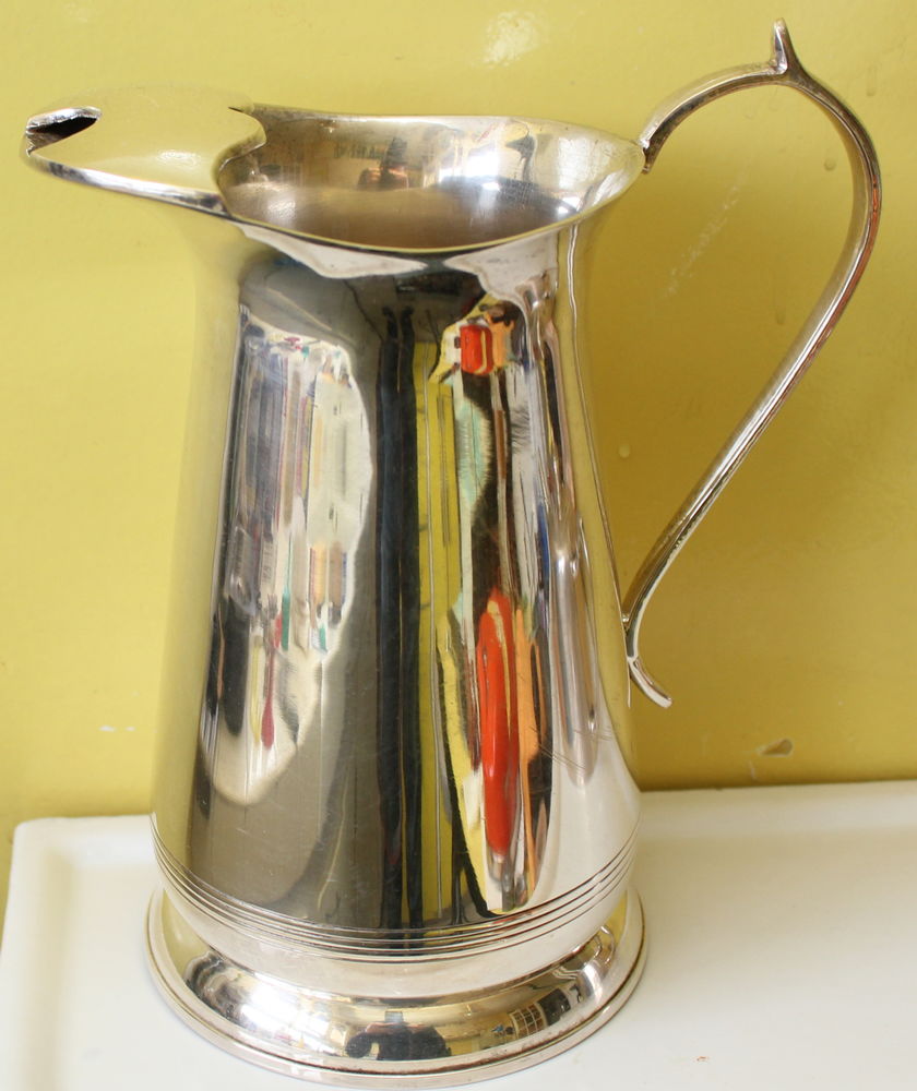 Pichet m�tal argent� 1 L 25 Issy-les-Moulineaux (92)