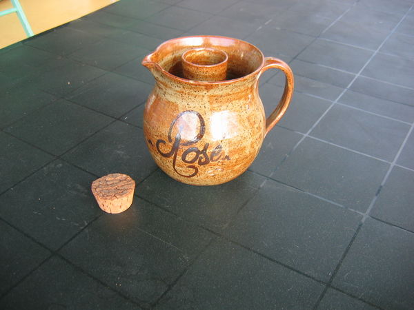 Pichet r�frig�r� en gr�s pour vin. 20 Le Vernois (39)