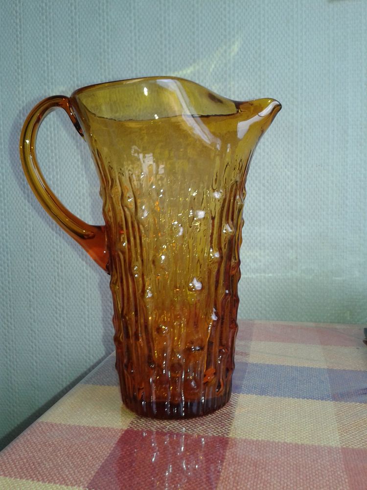 Pichet en verre souffl� ancien de couleur ocre 50 Dijon (21)