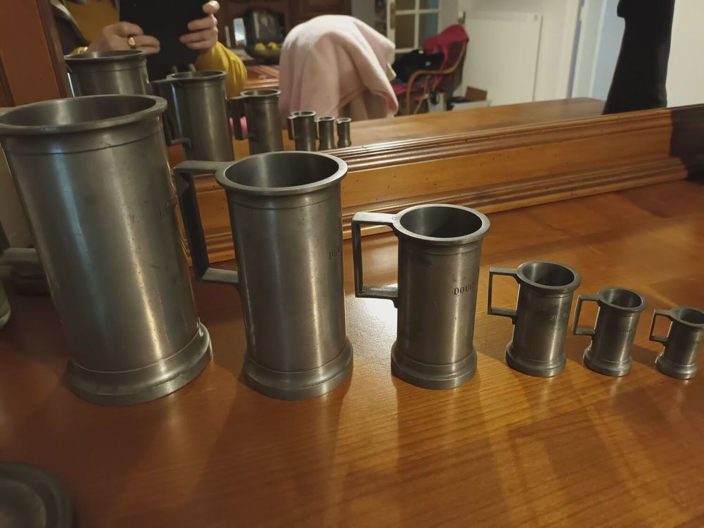 6 pichets en etain authentique 80 Corps-Nuds (35)