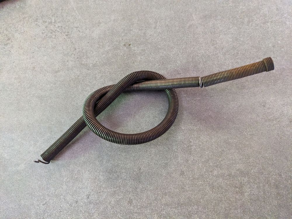 Pi�ce de LAMPE PIROUETT. 1 ressort guide c�ble en l'�tat, br 12 Marseille 13 (13)