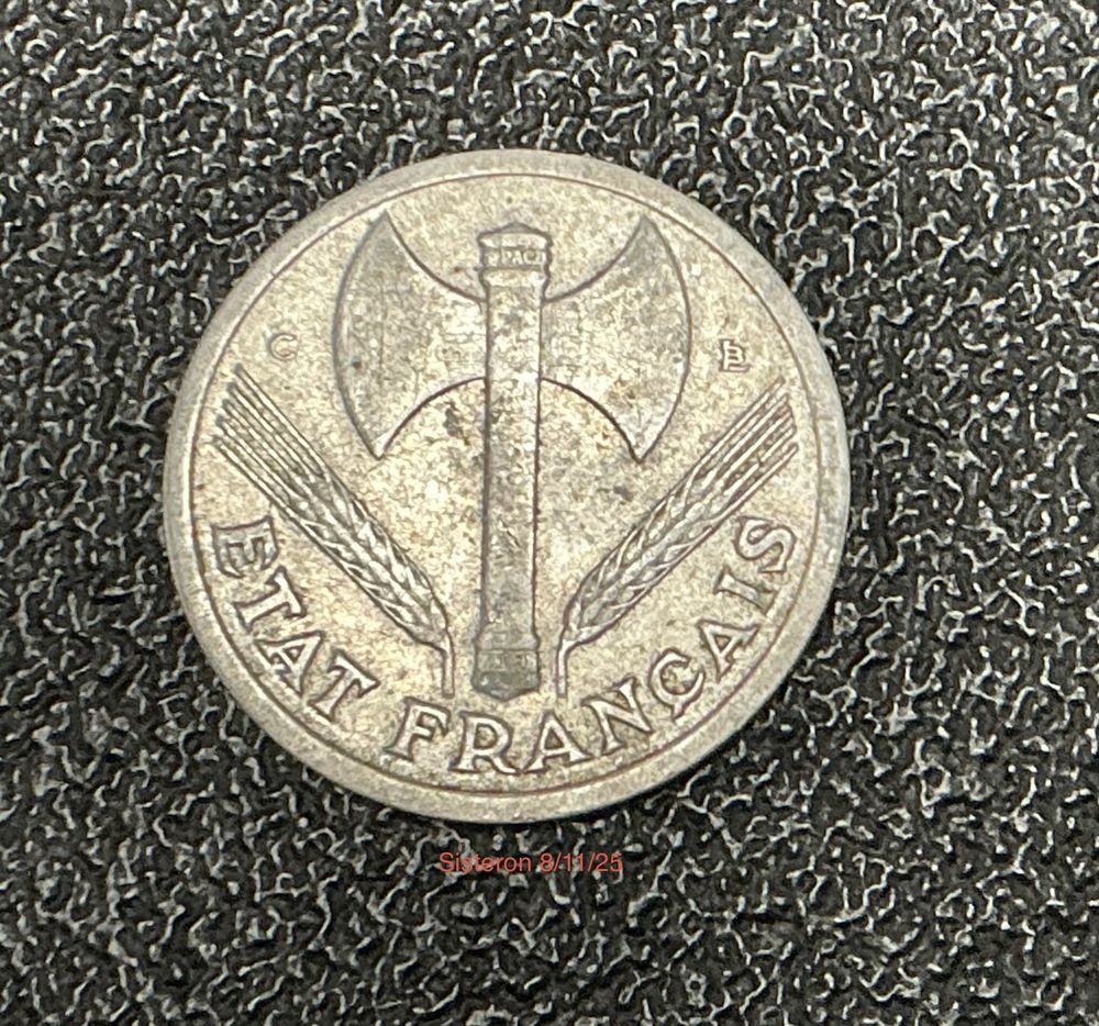 Piece de monnaie vintage 1944 250 Sisteron (04)