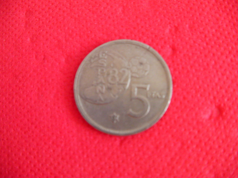 Pi�ce 5 pesetas Espagne - ann�e 1980 0 Saint-Etienne (42)