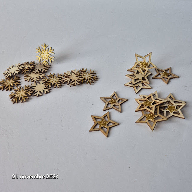 Lot de 24 pi�ces en bois pour la d�coration de Noel , �toile 4 Saumur (49)