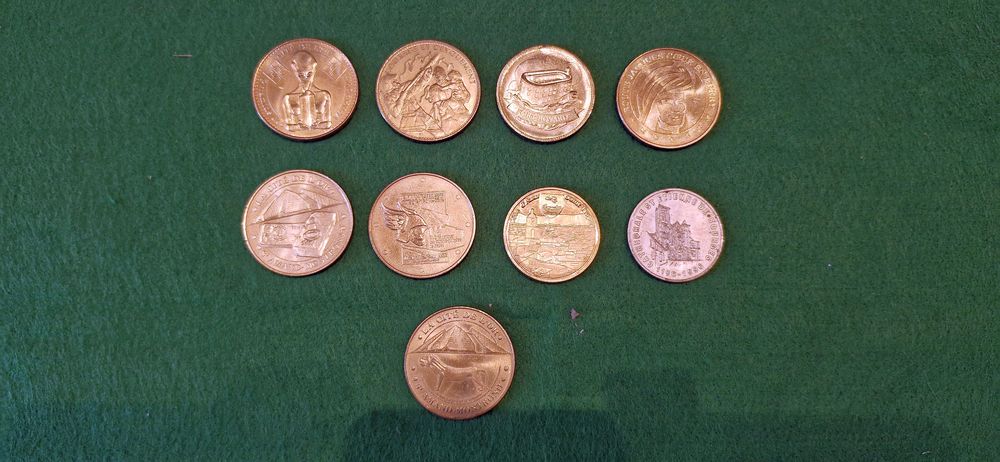 9 pi�ces de collection en m�tal jaune
20 Saint-Pierre-les-�tieux (18)