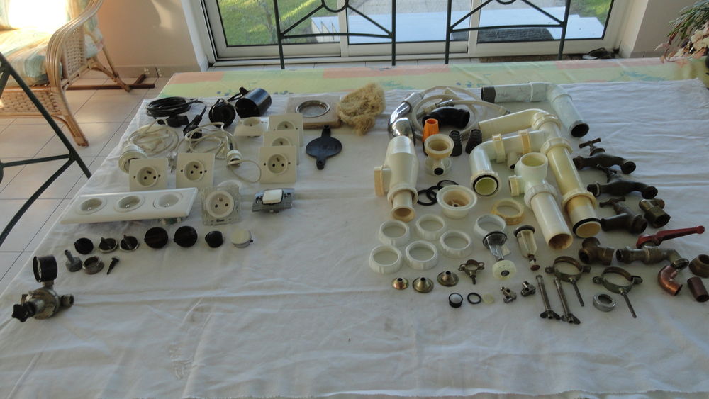 Lot de pi�ces �lectrique , plomberie et gaz 28 Sabl�-sur-Sarthe (72)