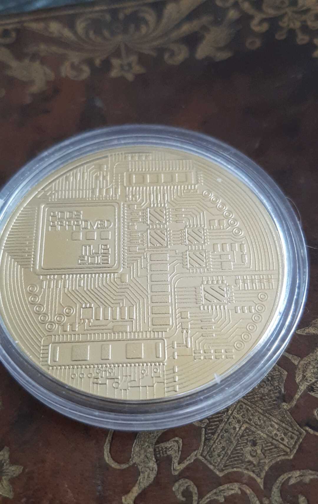 pieces de monnaie avec le signe bitcoin neuve dans sa bo�te 25 Saint-Malo (35)