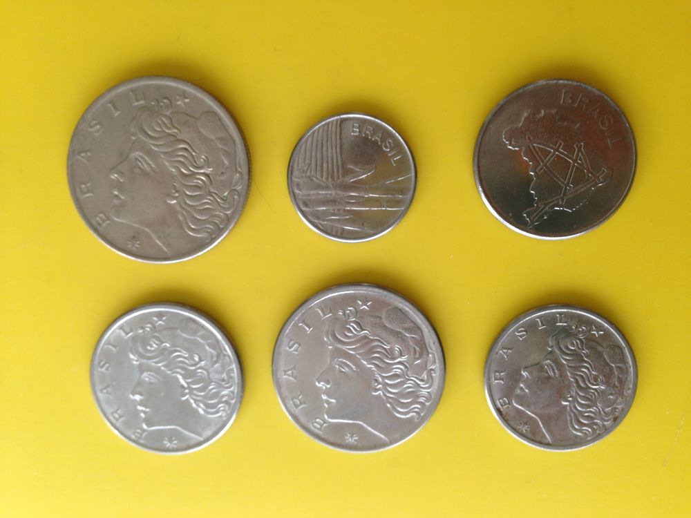 1 lot de 18 pi�ces de monnaie du Br�sil.. 22 Saint-Vallier (71)