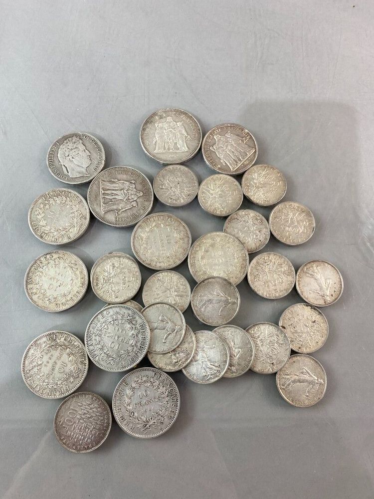 pi�ces de monnaies fran�aises, d�corations militaires etc 1 Neuvic (19)