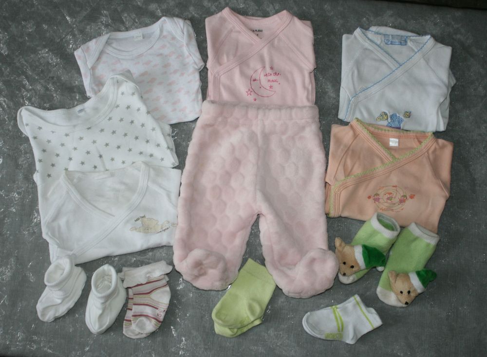 Lot 7 pi�ces (pantalon Kiabi 6 bodies 1 mois fille + chausso 3 Ch�tillon-sur-Thouet (79)