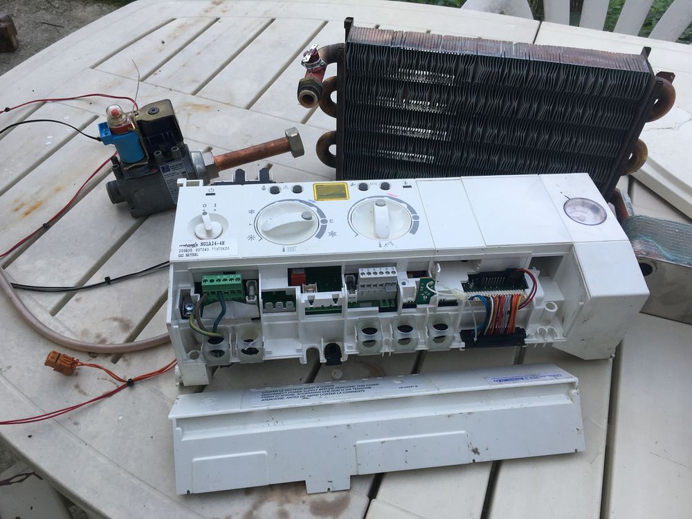 pi�ces pour chaudi�re murale � gaz MEGALIS 400 NGLA24 - 4H B 10 Vaires-sur-Marne (77)