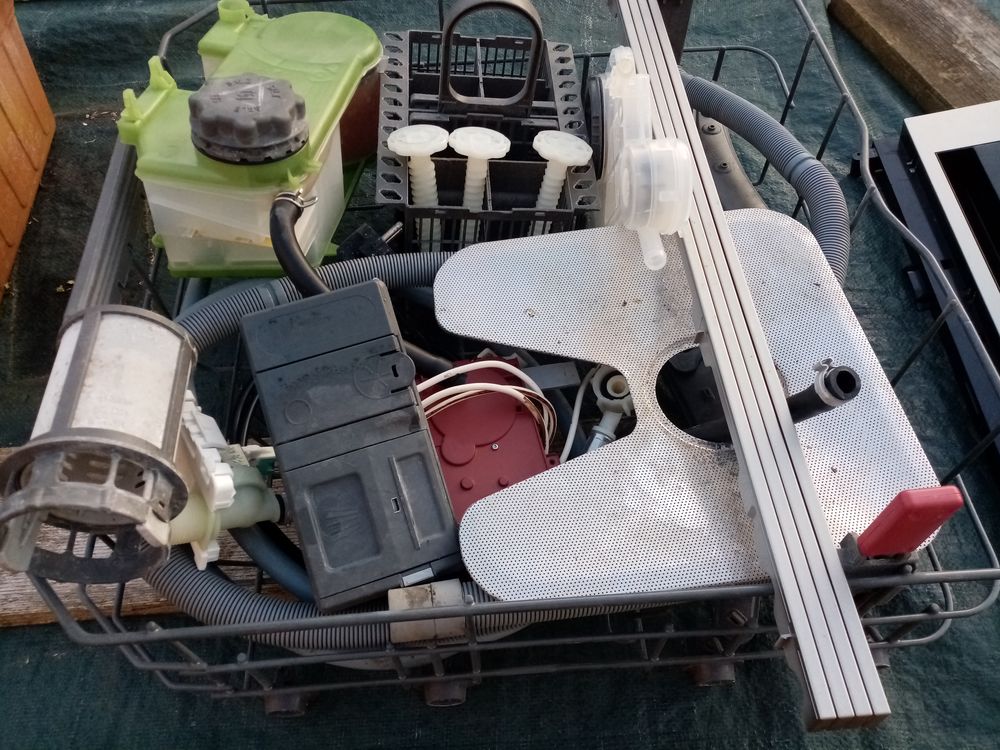 Lot de pi�ces pour lave vaisselle whirlpool wkbc3c24px 150 Tartiers (02)