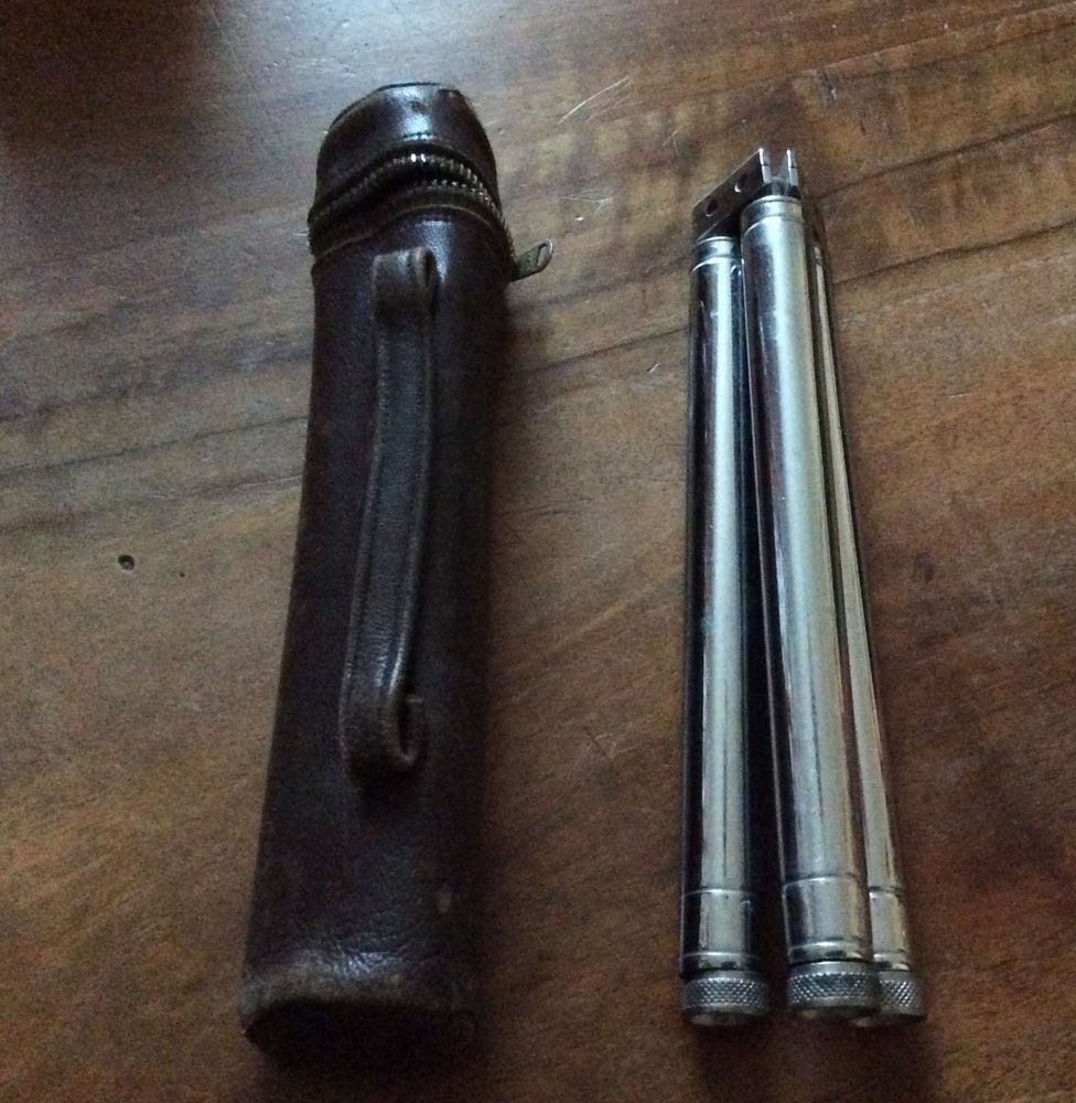 pied appareil photo ancien et sa sacoche 30 Bron (69)