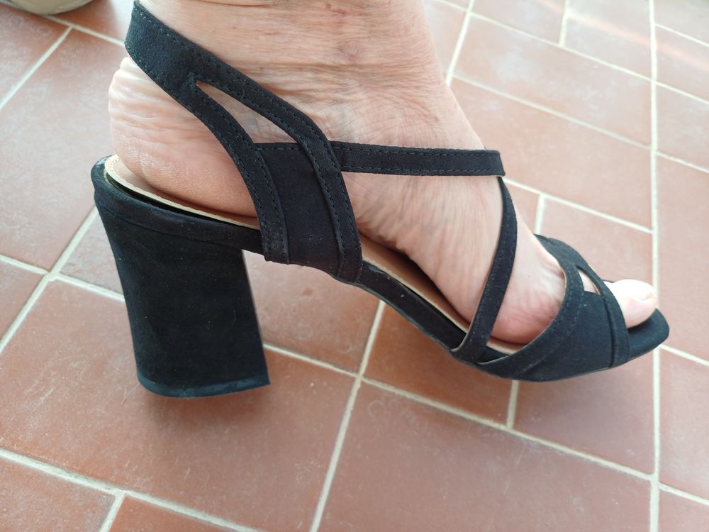 T40, PIED NUS CHICS NOIRS 15 B�ziers (34)