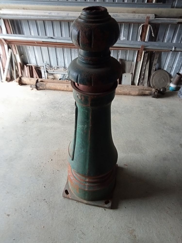 pied de lampadaire en fonte 50 Saint-Julien-les-Villas (10)