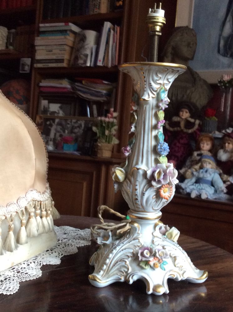 Pied de lampe ancien Capodimonte en porcelaine 50 Saint-Germain-en-Laye (78)