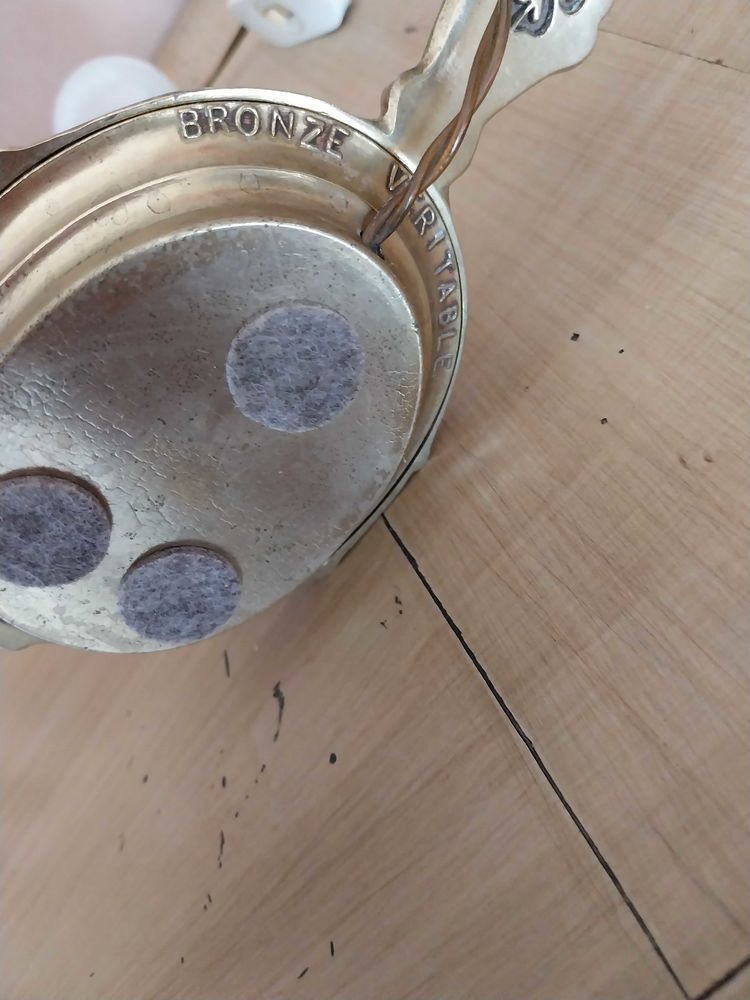 Pied de lampe �   poser en bronze 20 Saint-Jean-du-Falga (09)