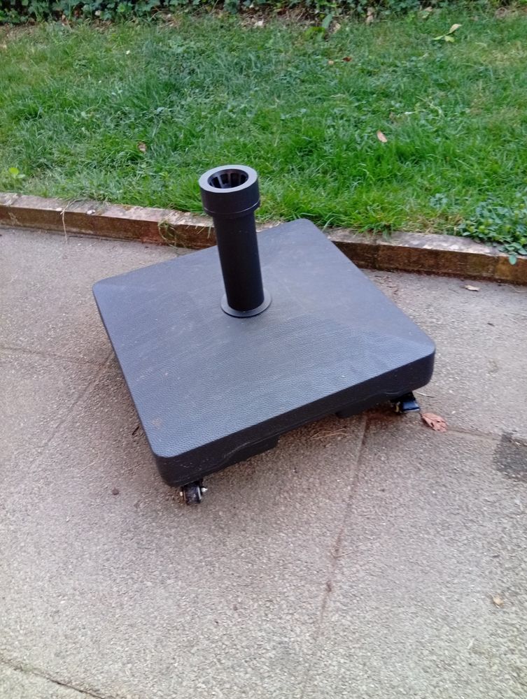 Pied de parasol 35 Saint-Av� (56)